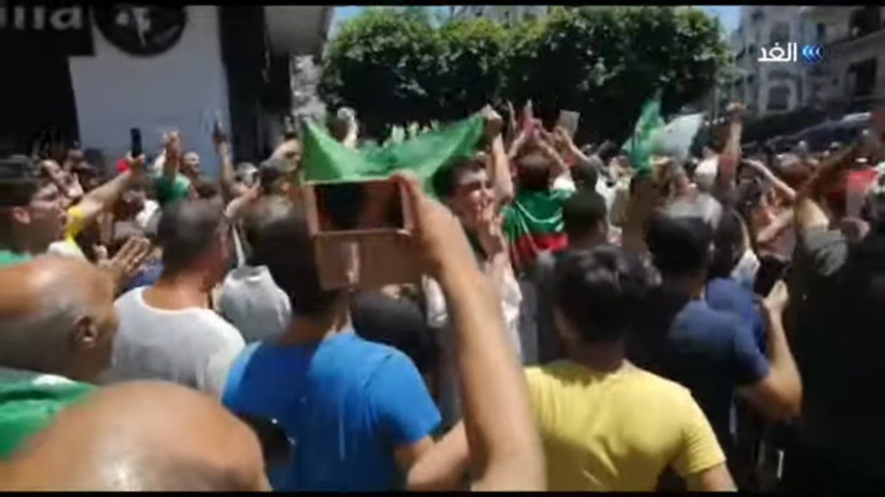 أولاش السماح.. هتافات قوية في الجمعة 19 بالجزائر