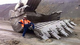 Dangerous Biggest Climbing Excavator Operator Skills, Driving Bulldozers & Truck Stuck In Mud