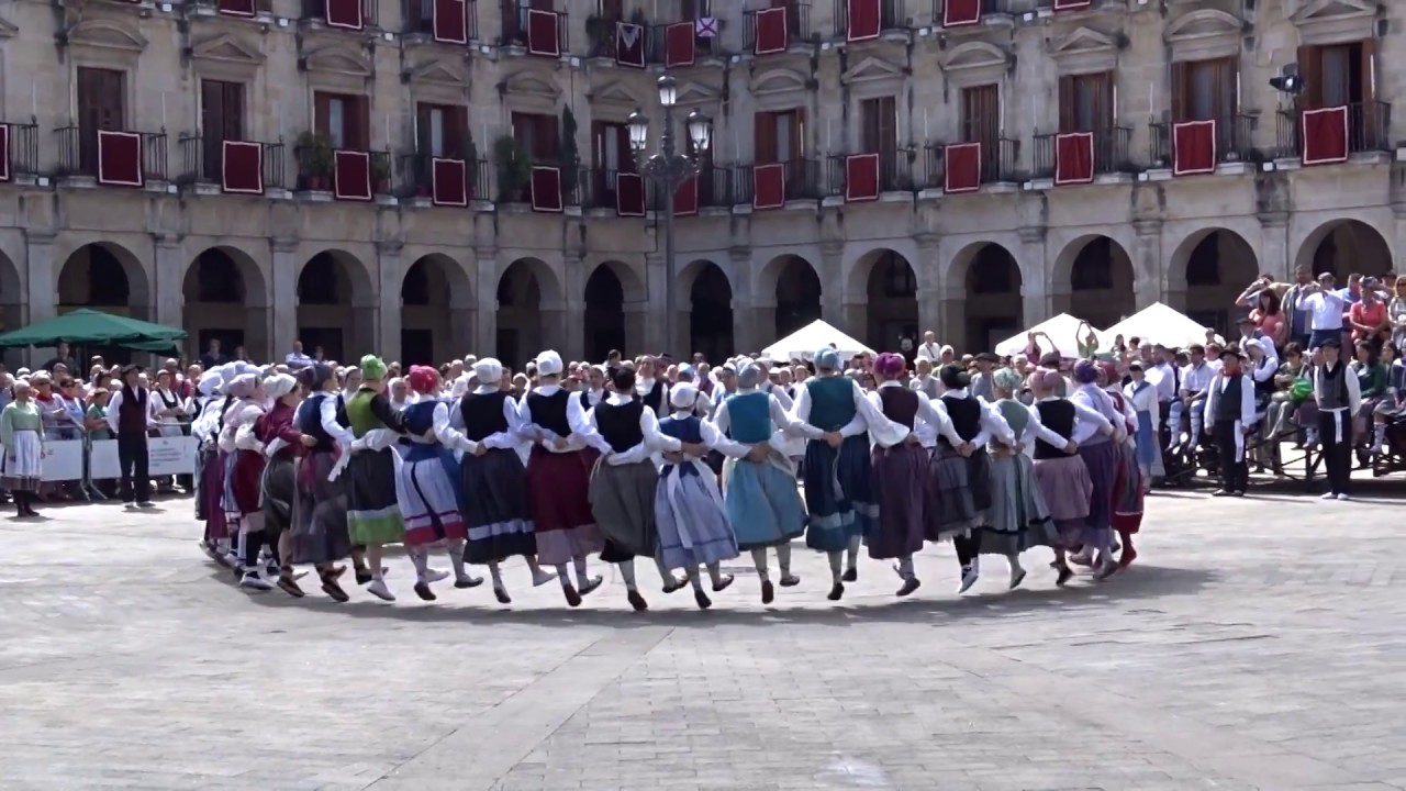 Typical Basque Dance Vitoria// Dantzaris de Vitoria Gasteiz