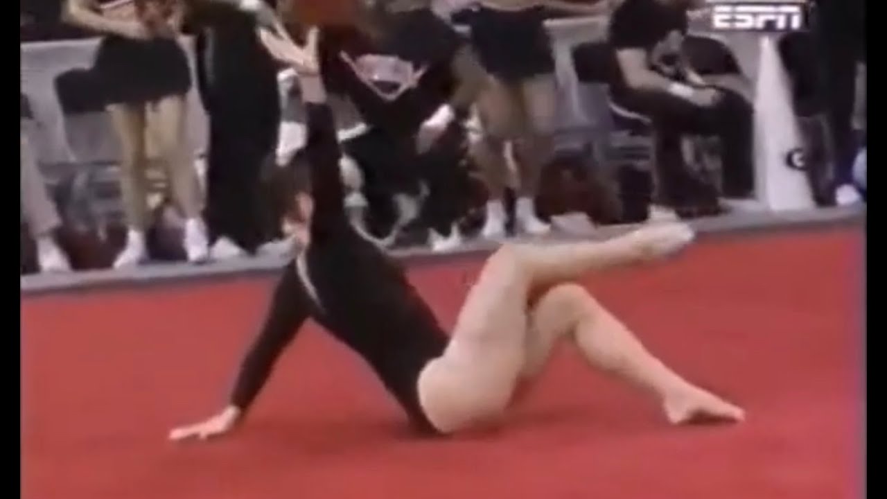 Kim Arnold (Georgia) drills her double layout for 10.0 on floor!