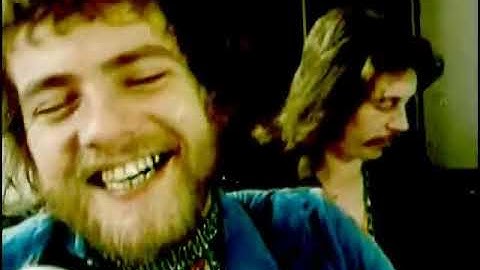 Stealers Wheel - Stuck In The Middle With You (1972)