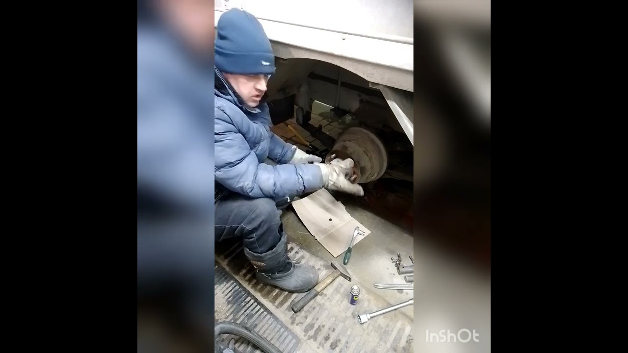 Плохо тормозят задние колеса на Митсубиси кантер. Одна из причин. - YouTube