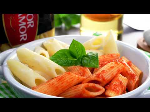 بيني بصلصة الطماطم و البيشاميل عمر بن عمر 