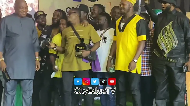 TOYOSI ADESANYA PRESENTS BEST EDITOR AWARD AT ODUNLADE ADEKOLA OAFP AWARDS 2023