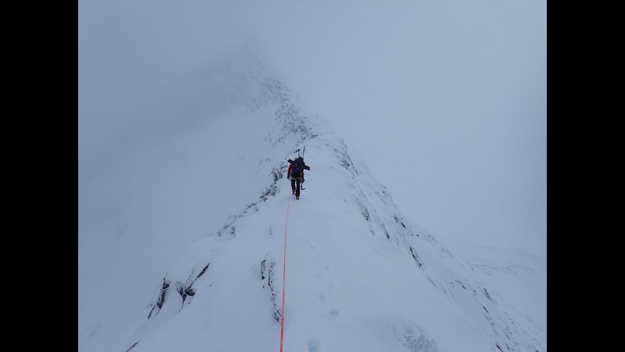 Tverrådalskyrkja og Holåtindene