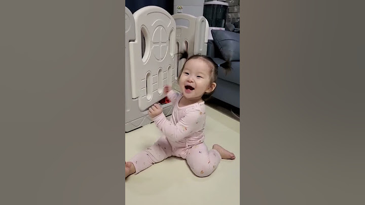 흥을 주체 못하는 12개월 아기