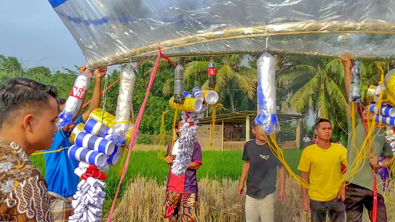 Punokawan Tradisi Balon Lebaran Magelang 2021