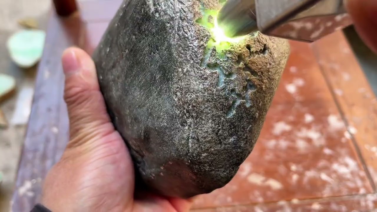 粉丝的一堆翡翠料子，全部一刀切了#翡翠