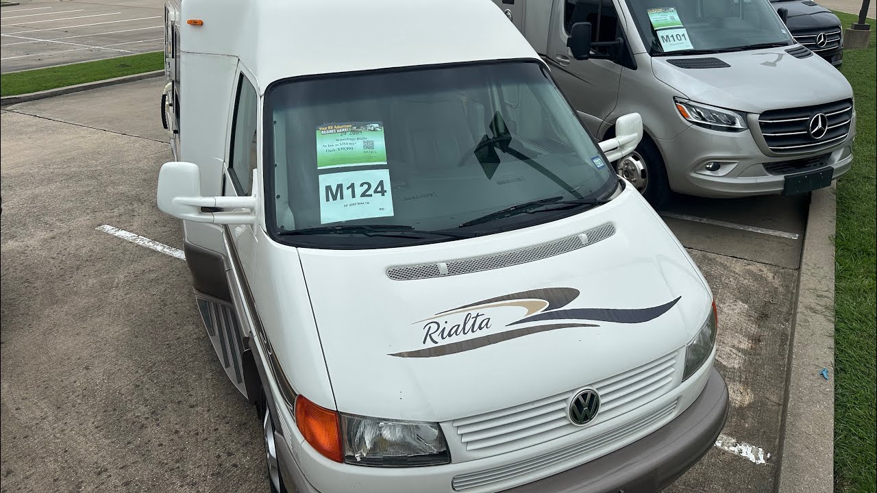 2005 Winnebago Rialta 22HD