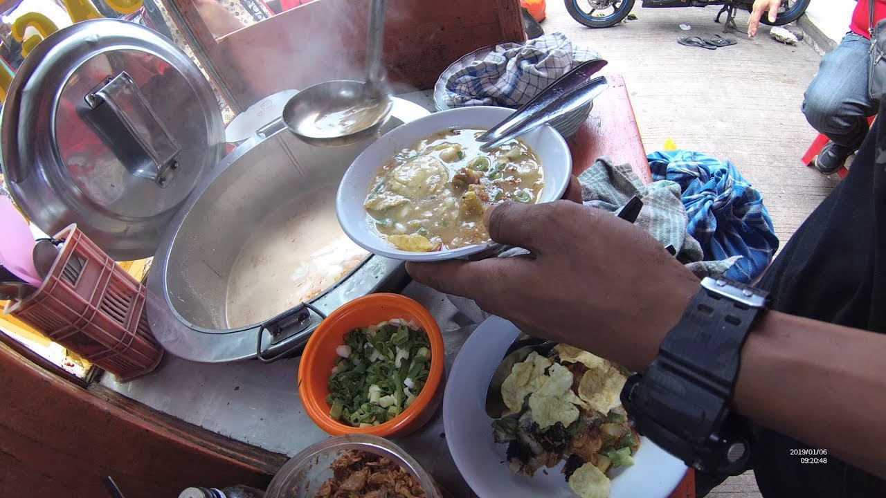 Jakarta Street  Food  3999 Part 1 Soto Daging Sapi Betawi 