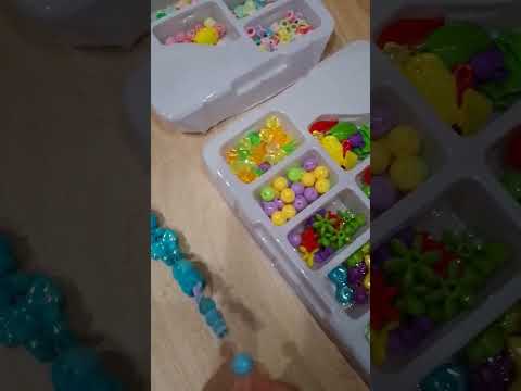 making bracelet play
