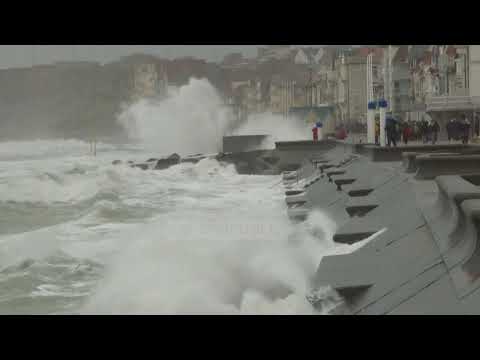 Video: A do ta godasë Britaninë stuhia?