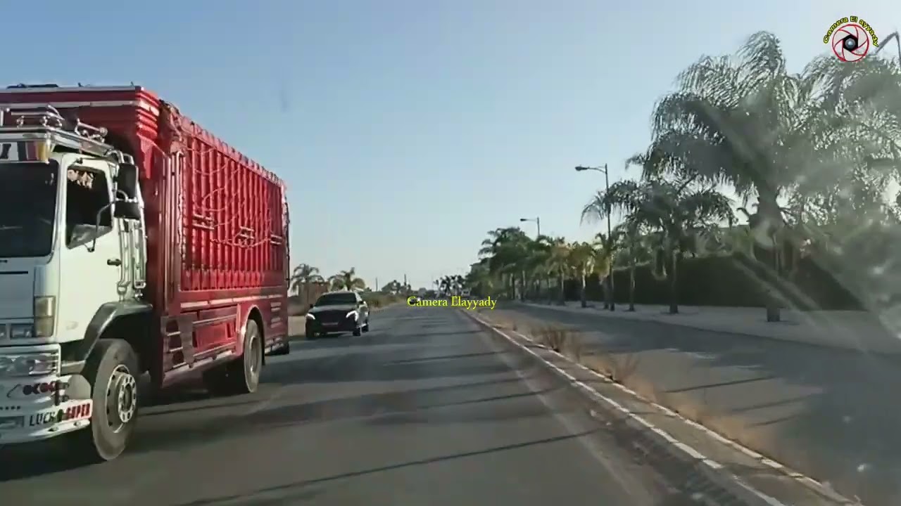 على الطريق من وسط مدينة مكناس اتجاه أكوراي