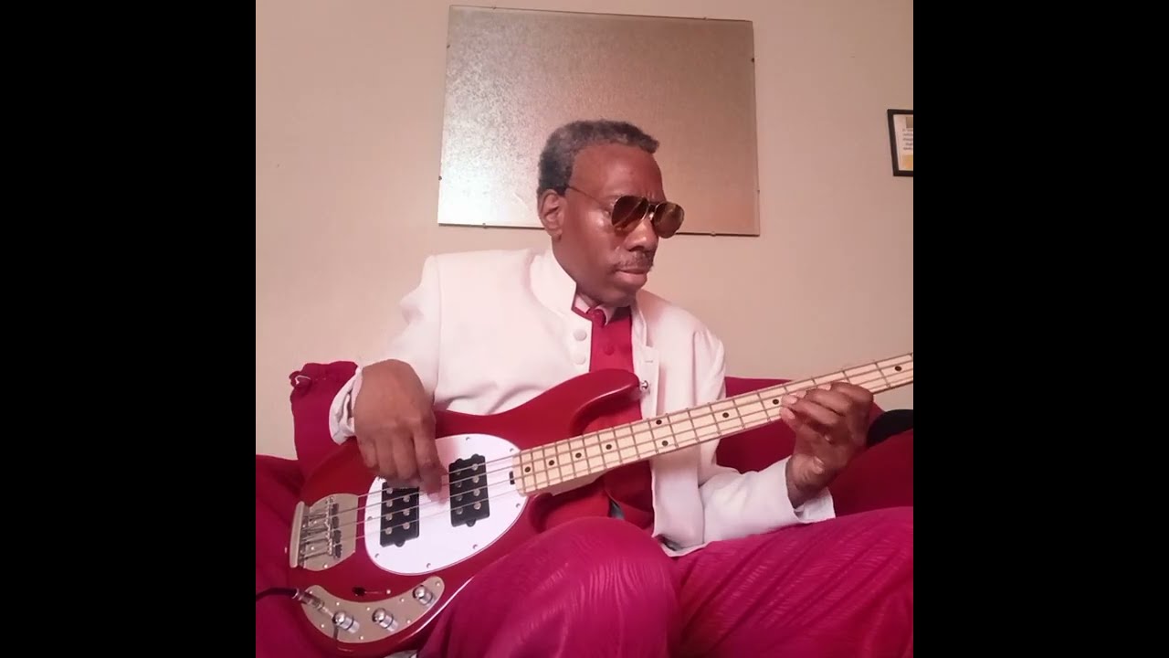 PRAISE HIM ON BASS🎸 TODAY FEB 1 2026 STREET PASTOR PREACHER WARREN NYC