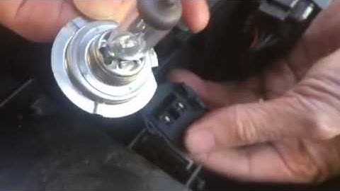 Replace headlight globe 2013 Hyundai i30 (NOT the spring clip)
