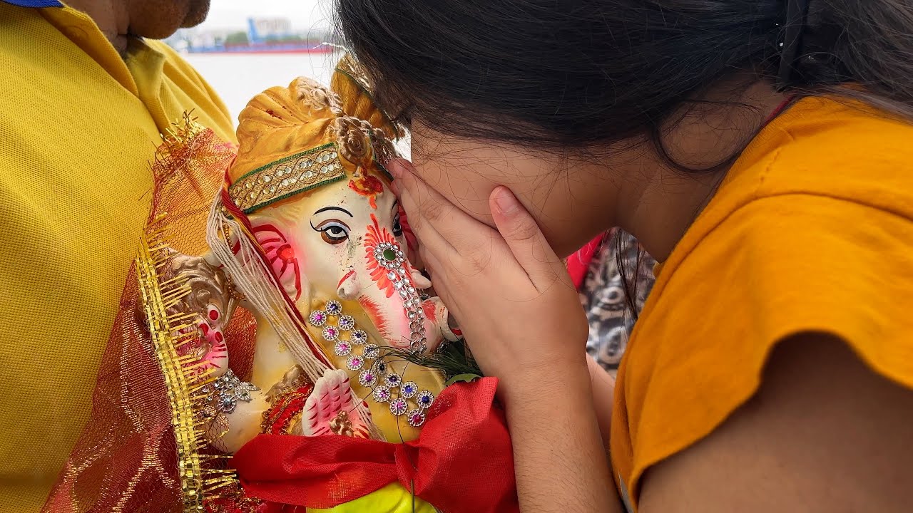 Ganpati Visarjan 2025 | Kolkata Ganesh Idol Immersion
