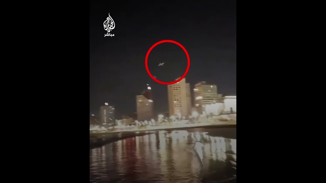 لقطات تظهر آثار الدمار الذي خلفه انفجار المسيرة التي أطلقها الحـ ـوثـ ـيـ ـون وسط تل أبيب
