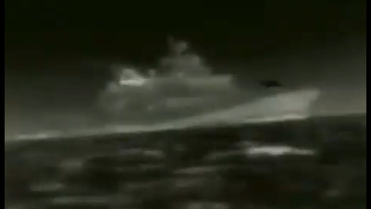 Ukrainian USV assaulting a Russian Admiral Grigorovich-class Frigate in Sevastopol