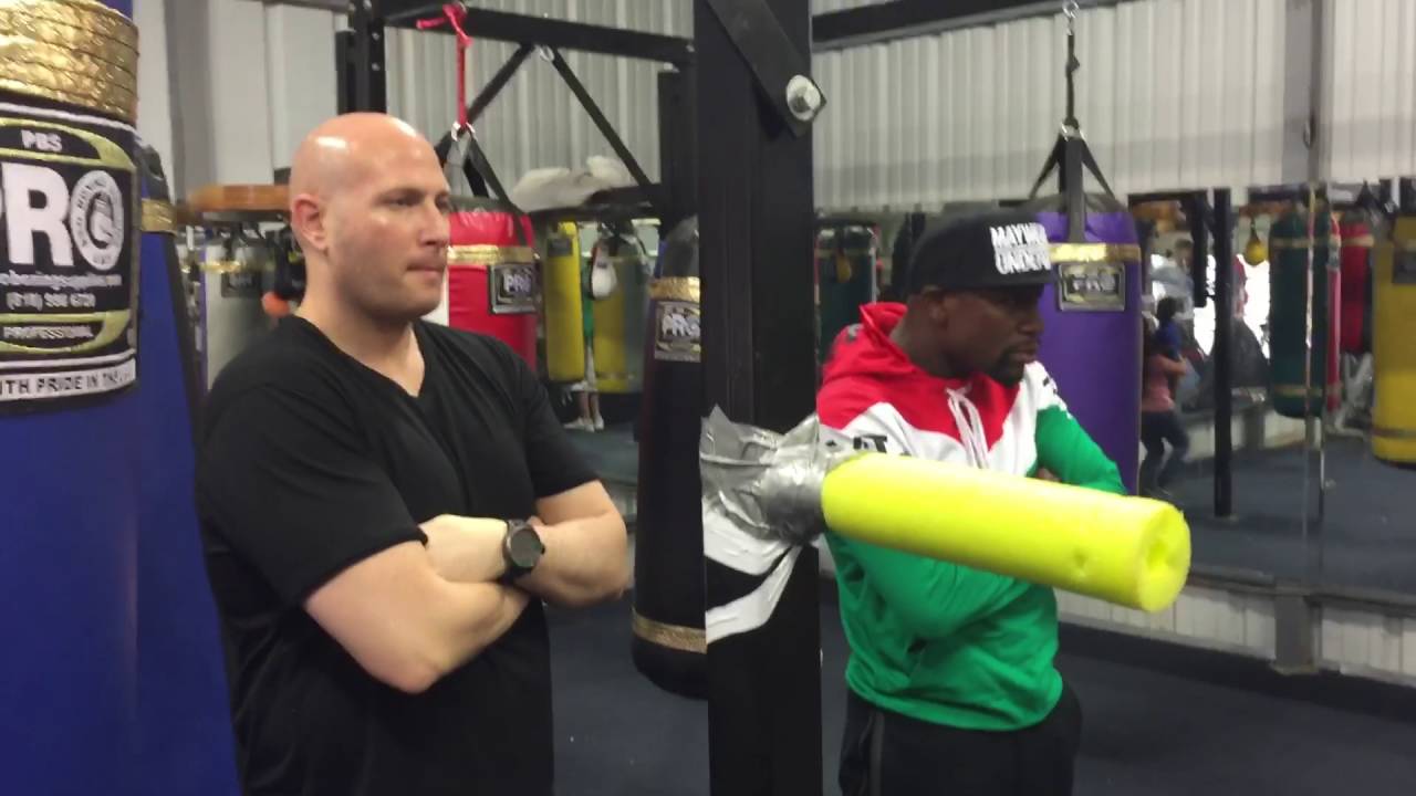 FLOYD MAYWEATHER VISITS MIKEY GARCIA AT THE ROBERT GARCIA BOXING