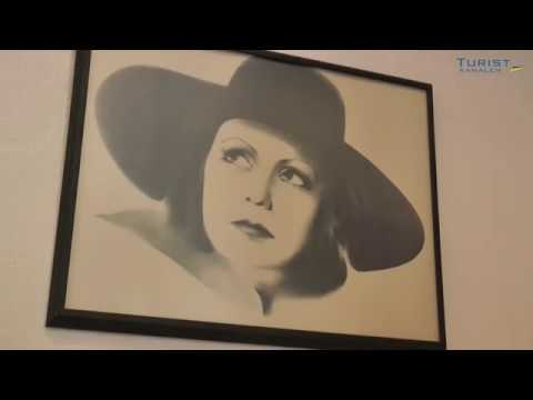 Greta Garbo museet is a 1-minute-3-second Turistkanalen upload dated 2 November 2017. Its title refers to Högsby's former Greta Garbo museum exhibition, which municipal records say closed in November 2024 after the display's previous premises ceased operating. The short film therefore belongs to the history of how the town presented its connection with Garbo; it is not evidence that the exhibition is open today. No replacement venue currently accepting visitors was confirmed. This historical distinction makes the clip useful context, while anyone planning a visit should seek a current announcement rather than travel on the assumption of museum access.