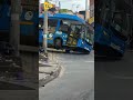 ¿Transporte público o maniobra extrema?