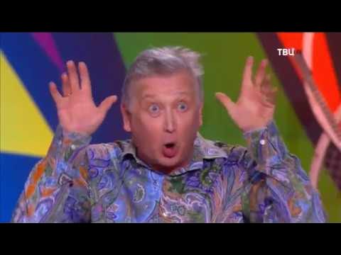 Смешно аншлаг. Смешно аншлаг. Смешно аншлаг. Смешно аншлаг. Люди смеются в зале.