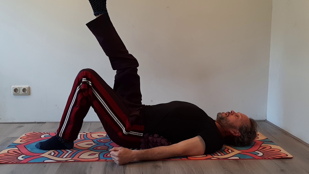 Yoga Raalte oefening rug 1 YouTube