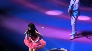 Katy Perry - Hummingbird heartbeat (live in Milan 23-02-2011) HD