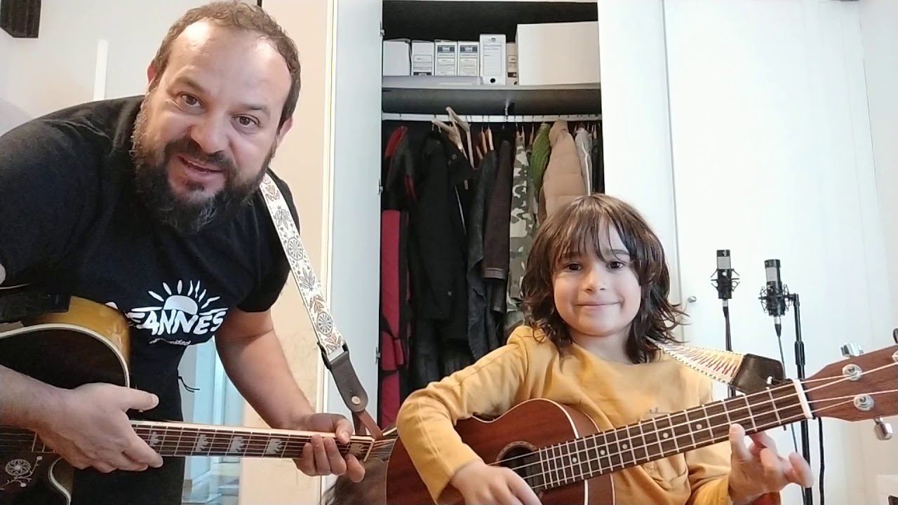 Debajo un botón en Afannes Toledo