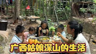 The first time to make bone pumpkin soup for children  children like to eat!