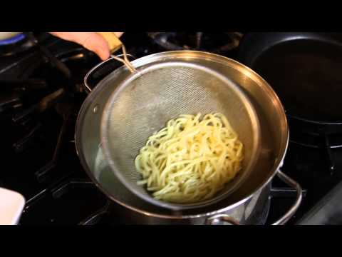 How to Make Noodles With Marinara Sauce : Chicken, Pasta & Sauce