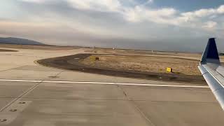 United Airlines Flight Taking Off, Albuquerque to Chicago (United Airlines) (Albuquerque)