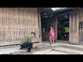 The poor girl and Uncle Dong work. study. cook and have dinner in the small house.