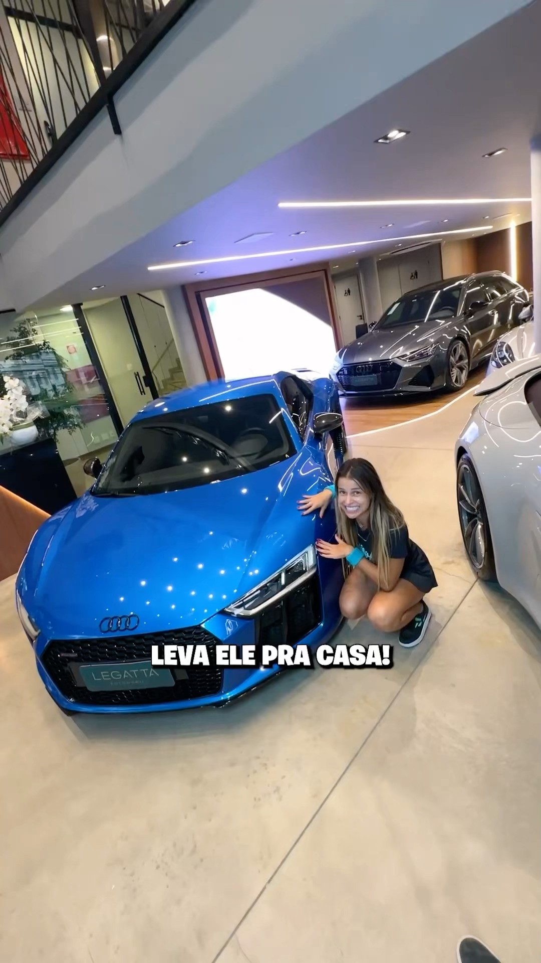 THE LAST ONE TO TAKE HIS HANDS OFF THE CAR WINS!!!