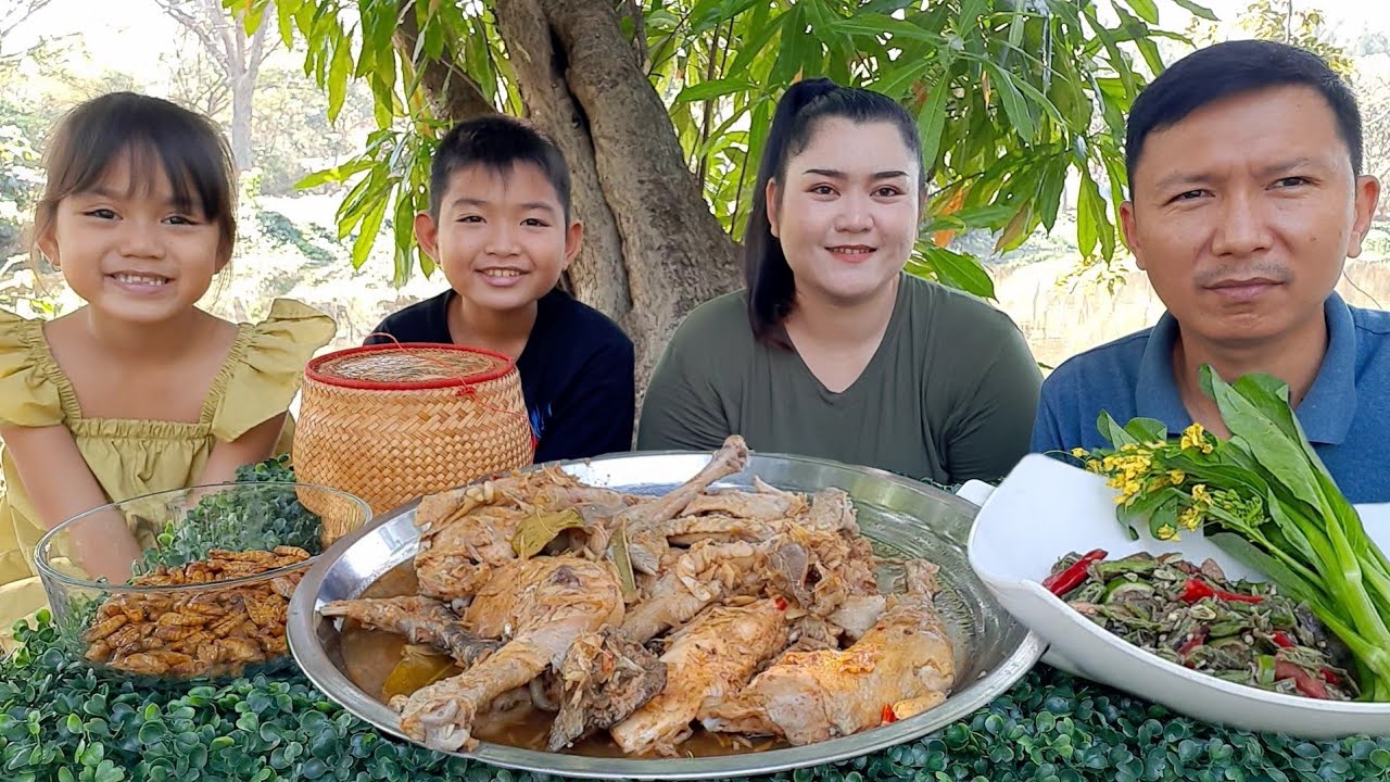 นึ่งไก่บ้าน ตำถั่ว ดักแด้ทอดมาแซบๆนำกันเด้อจ้า 13 ธันวาคม พ.ศ.2564