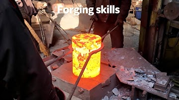 Inside the forging factory Forging Crew Uses Team Power to Punch Through Fire #forging #blacksmith
