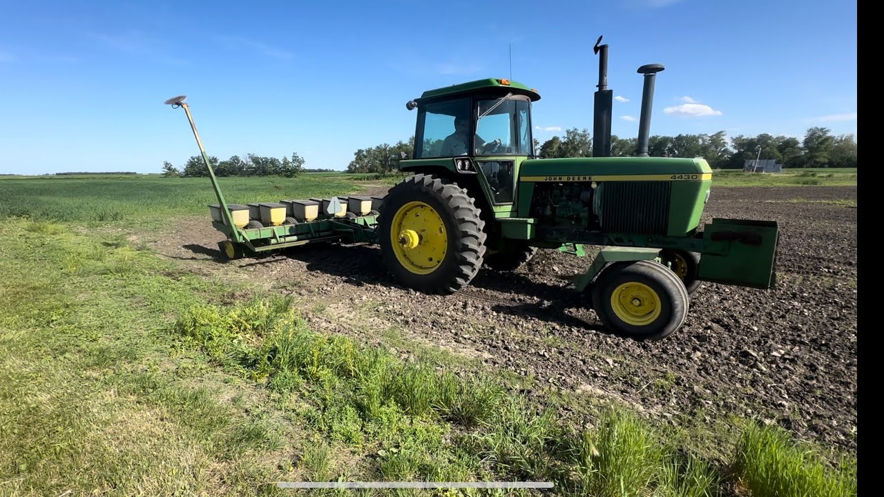 Planting Food Plots! JOHN DEERE 7000 Planter - YouTube