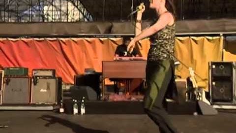 04. Alanis Morissette -  Hand In My Pocket (Woodstock 