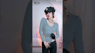 小鹿乱撞.20220330155330