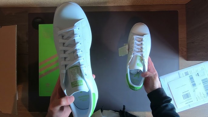 ADIDAS STAN SMITH REVIEW  A Forever Classic Sneaker? (The Kermit On Feet)  