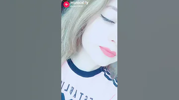 اجمل بنت شقراء واجمل عيون 