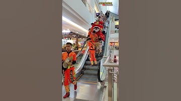 Thumbnail of Begini Cara Barongsai Turun Pakai Eskalator