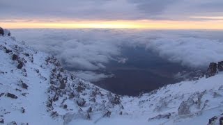 初冬の富士　山頂からの日の出