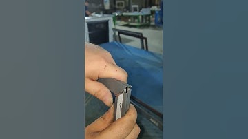 The assembly of metal corner protectors for diamond mesh windows is made like this!