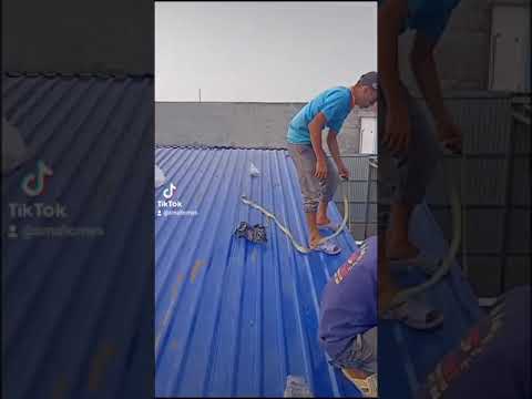 Video Đơn giá nhân công lợp mái tôn bao nhiêu tiền 1 m2 - youtube