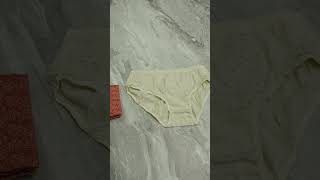 Discover our underwear collection with its soft cotton content and stylish designs. screenshot 5