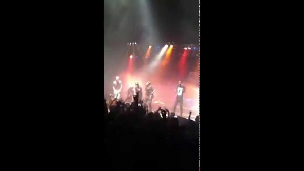 Blue Skies and Thoed Ass live by Machine Gun Kelly