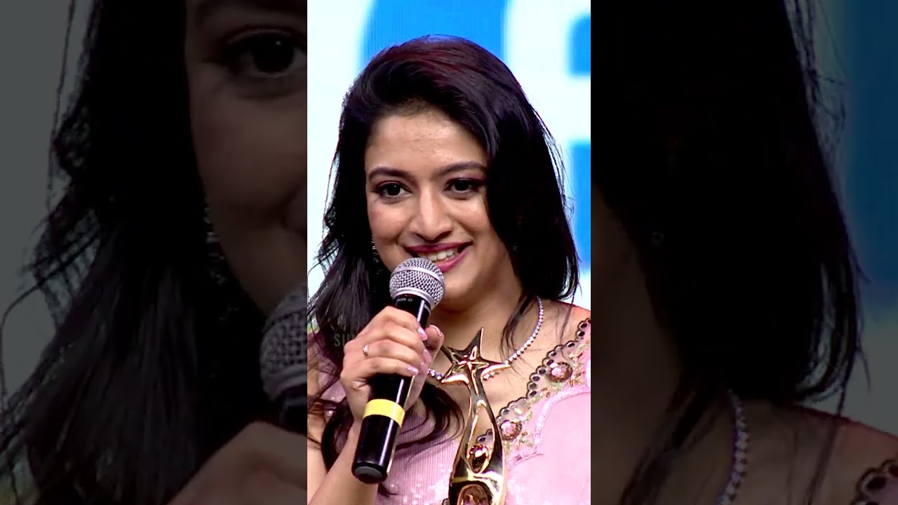 Singer Nithya Mammen's beautiful rendition of her favorite song at South Movie Awards | 