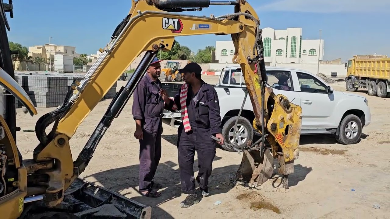 Установка гидромолота для мини-экскаватора Cat 303