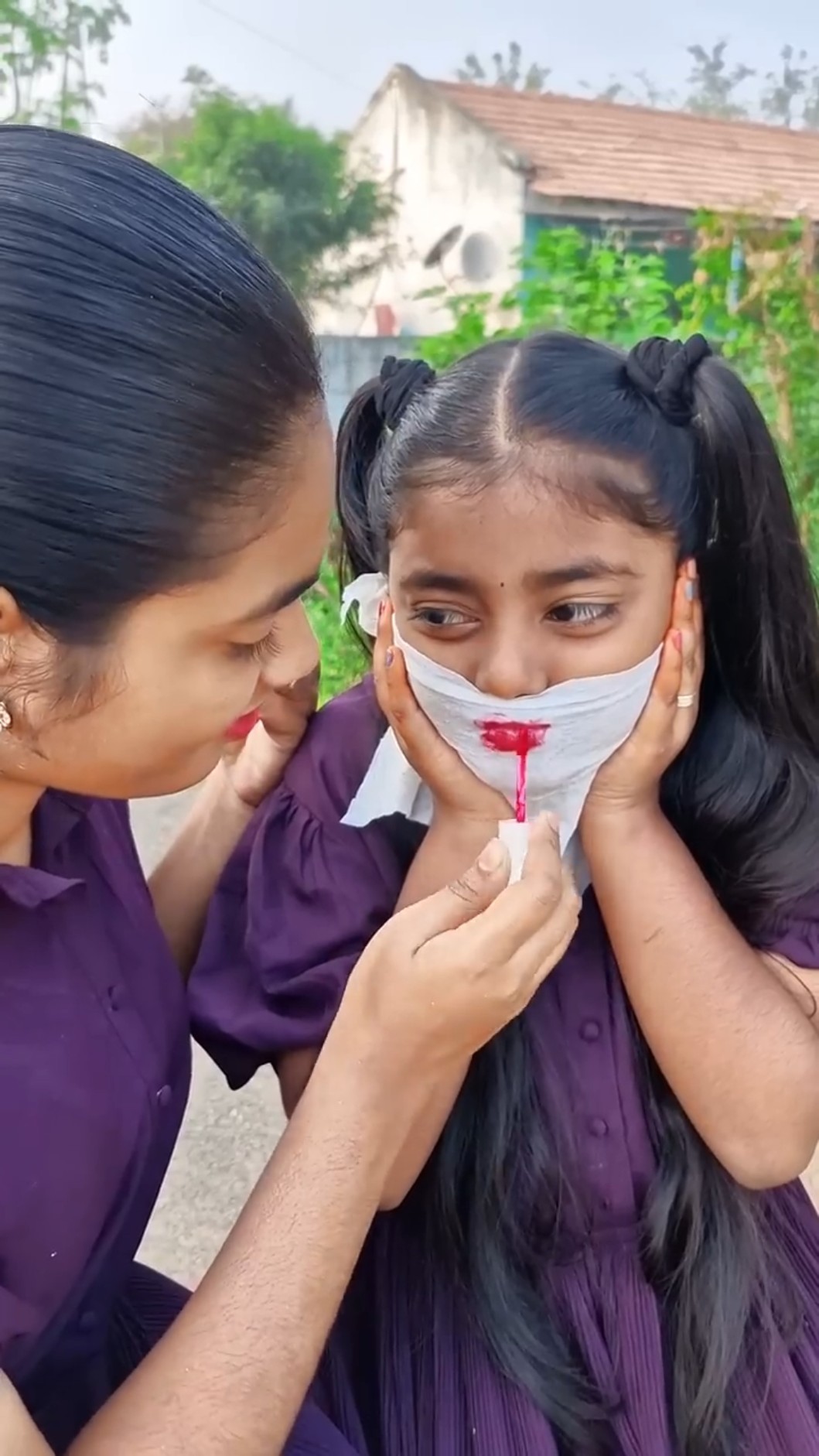 How to apply  LIPSTICK perfectly ???Tom\u0026Jerry ?DiyaIshwarya ##shorts #viralvideo